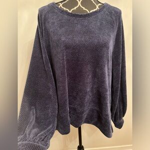 Puffy sleeved sweater